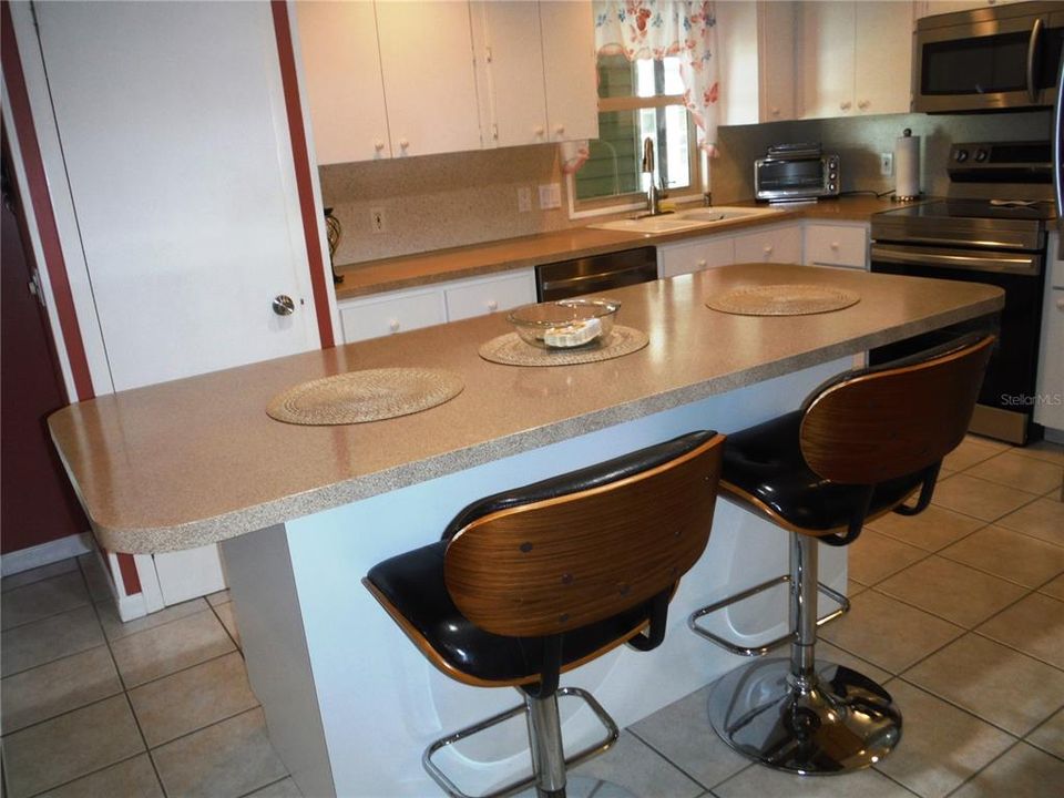 For Sale: $213,000 (2 beds, 2 baths, 1168 Square Feet)