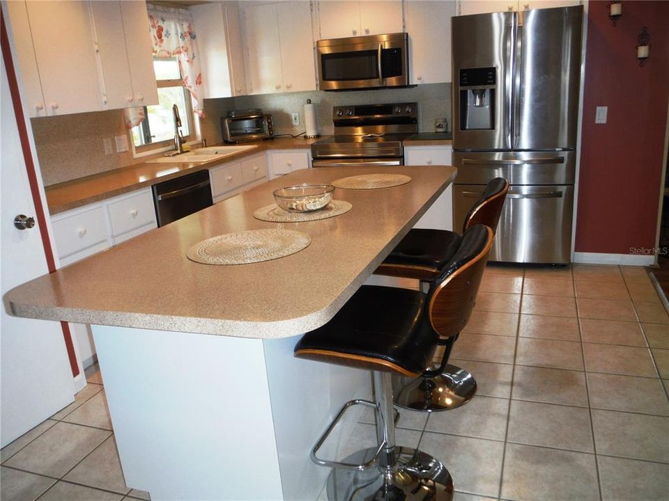 For Sale: $213,000 (2 beds, 2 baths, 1168 Square Feet)