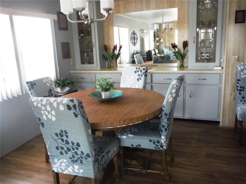 For Sale: $213,000 (2 beds, 2 baths, 1168 Square Feet)