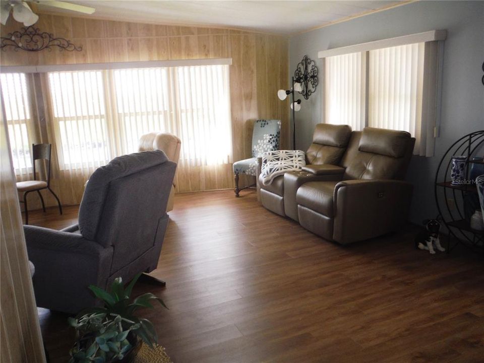 For Sale: $213,000 (2 beds, 2 baths, 1168 Square Feet)