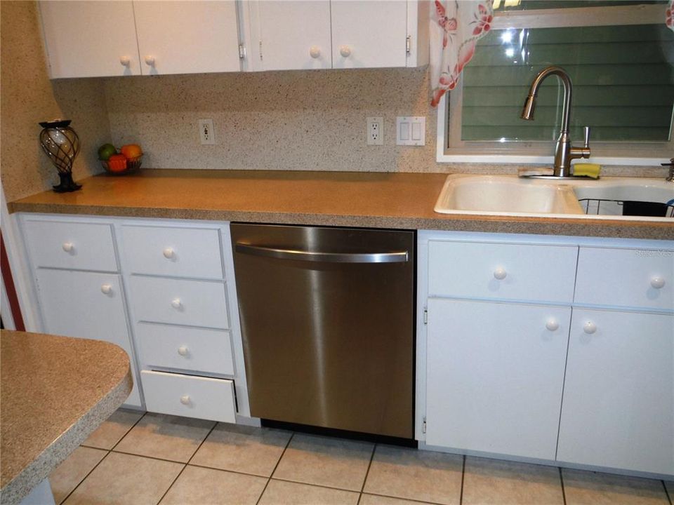 For Sale: $213,000 (2 beds, 2 baths, 1168 Square Feet)