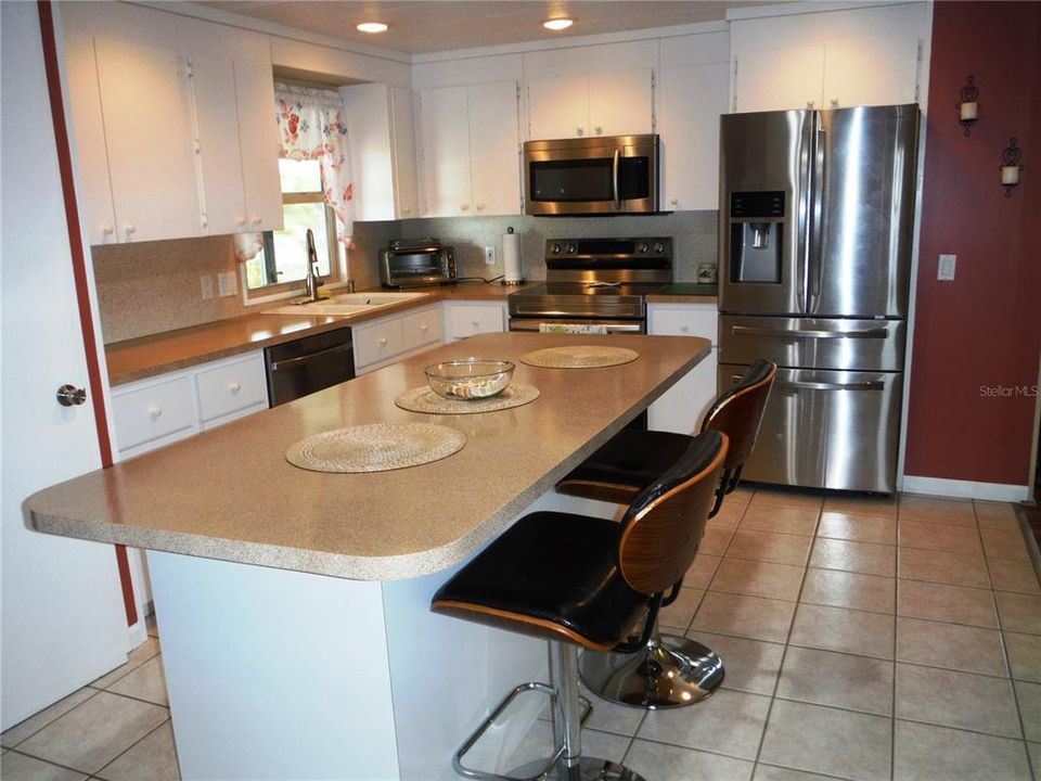 For Sale: $213,000 (2 beds, 2 baths, 1168 Square Feet)