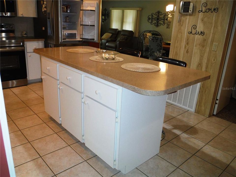 For Sale: $213,000 (2 beds, 2 baths, 1168 Square Feet)