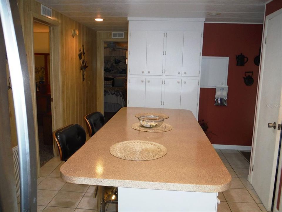 For Sale: $213,000 (2 beds, 2 baths, 1168 Square Feet)