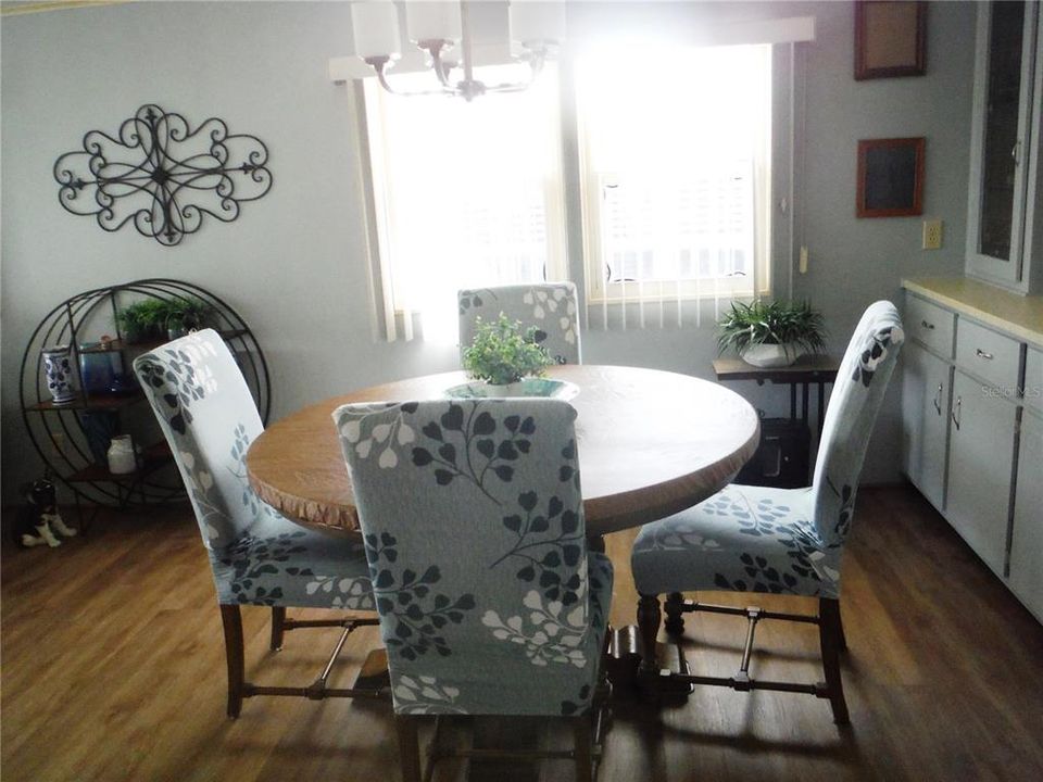 For Sale: $213,000 (2 beds, 2 baths, 1168 Square Feet)