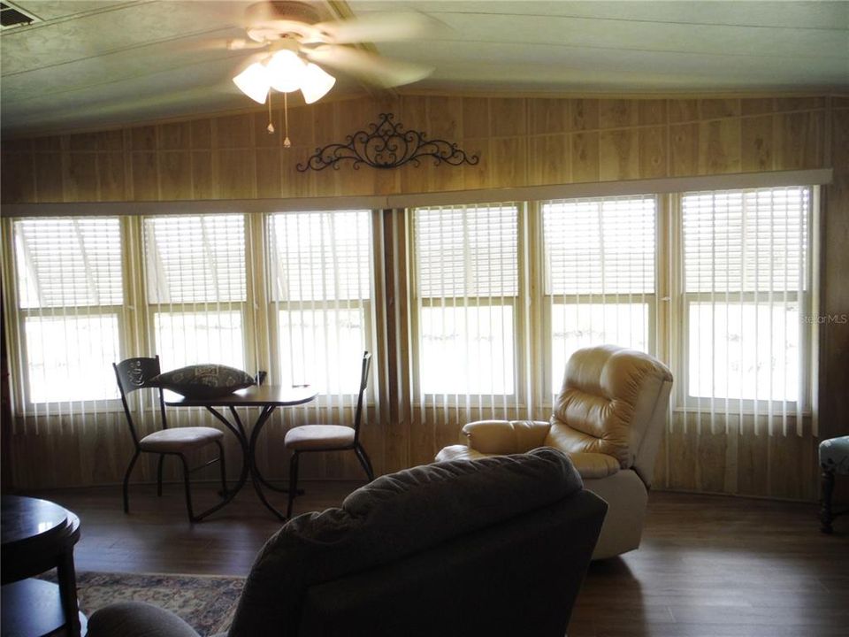 For Sale: $213,000 (2 beds, 2 baths, 1168 Square Feet)