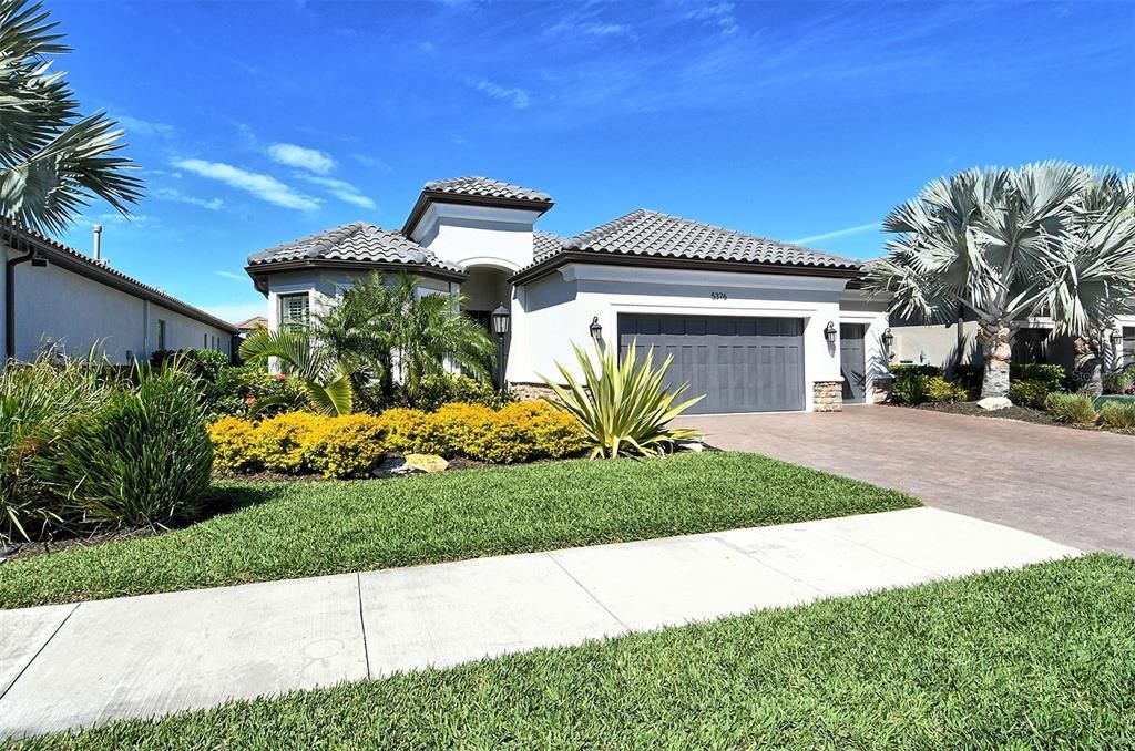 Recently Sold: $1,345,400 (3 beds, 3 baths, 2343 Square Feet)