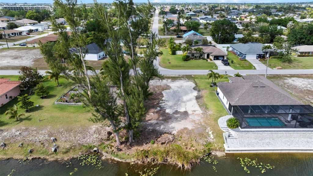 На продажу: $80,000 (0.23 acres)