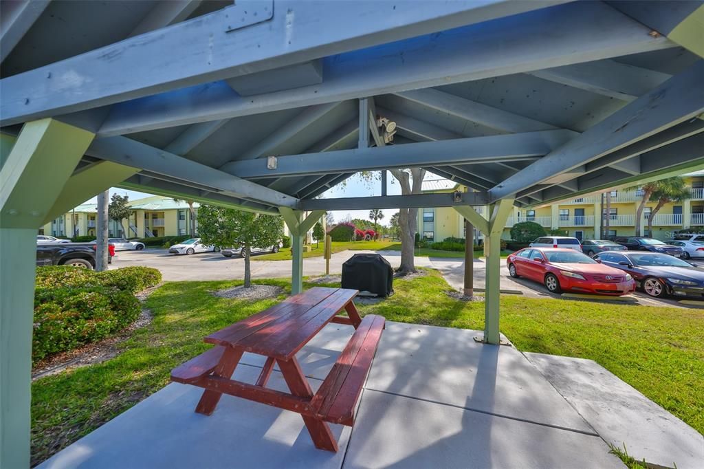 For Sale: $196,777 (2 beds, 2 baths, 865 Square Feet)