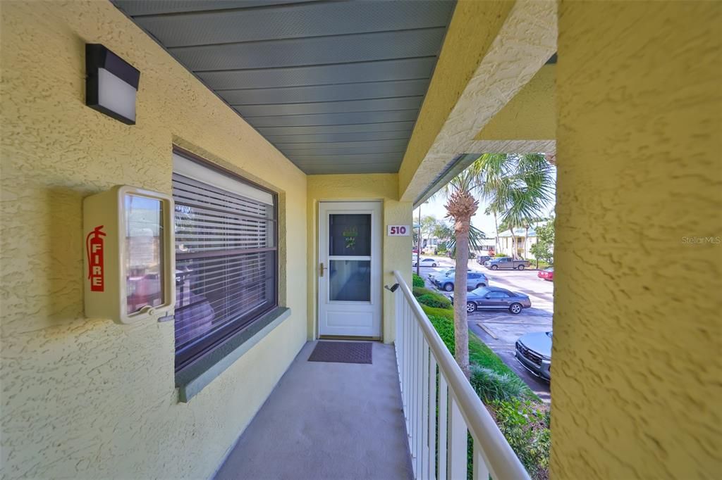 For Sale: $196,777 (2 beds, 2 baths, 865 Square Feet)