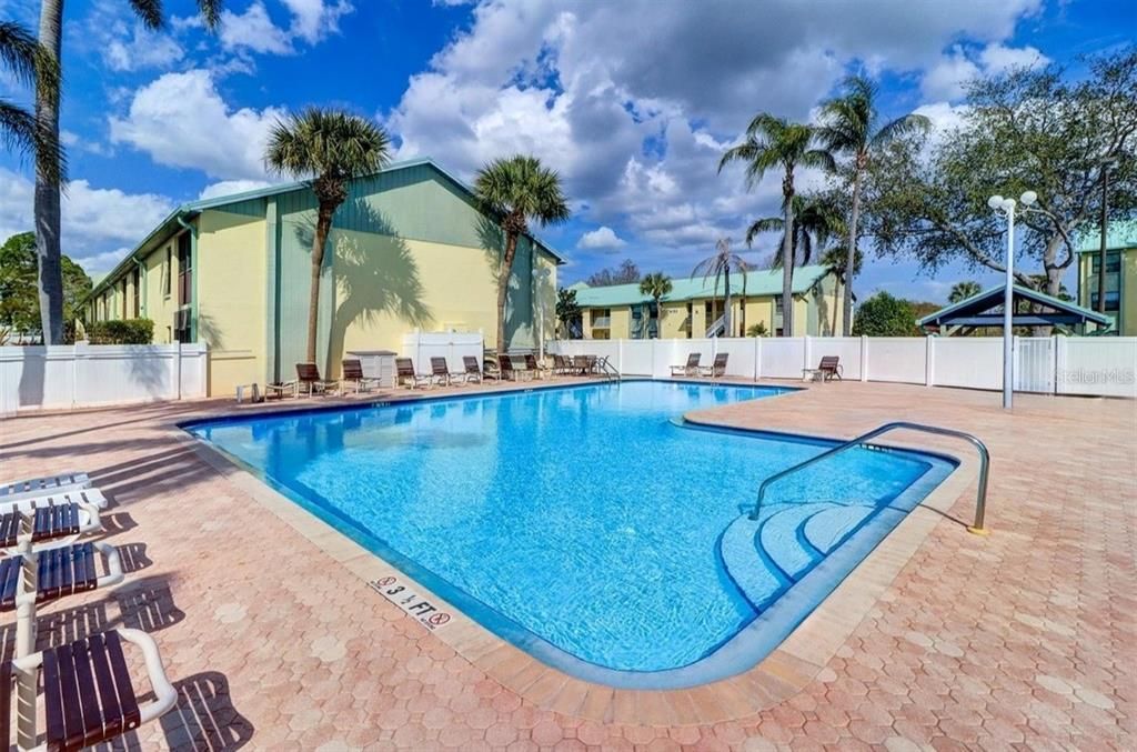 For Sale: $196,777 (2 beds, 2 baths, 865 Square Feet)