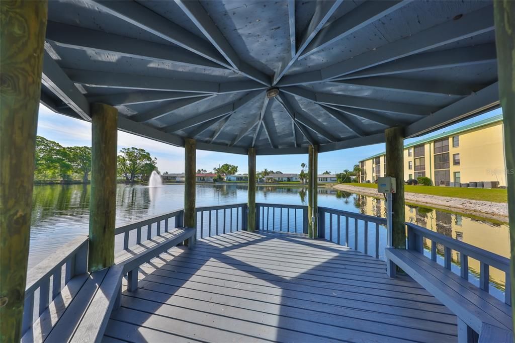 For Sale: $196,777 (2 beds, 2 baths, 865 Square Feet)