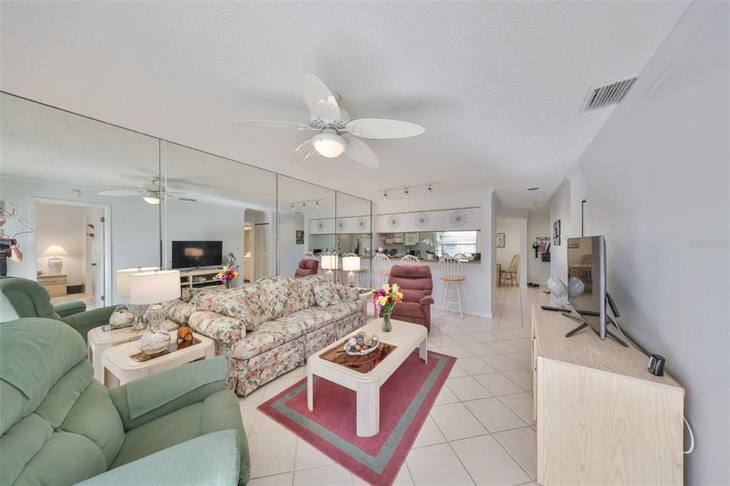 For Sale: $196,777 (2 beds, 2 baths, 865 Square Feet)