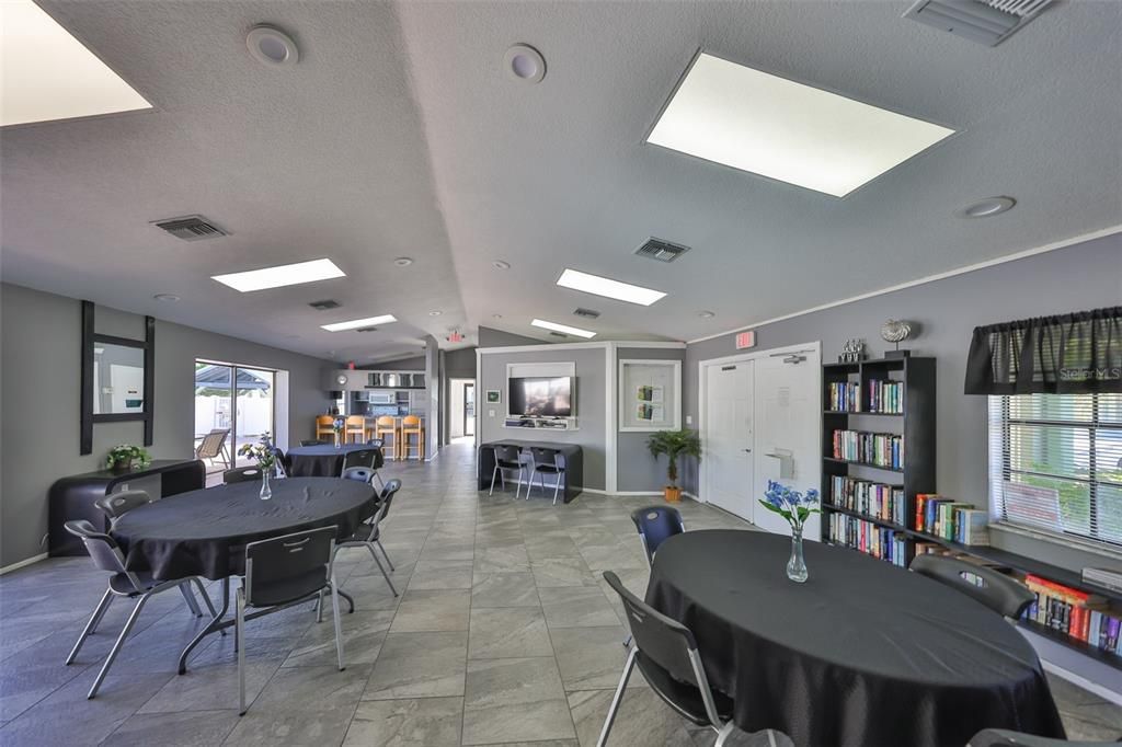 For Sale: $196,777 (2 beds, 2 baths, 865 Square Feet)