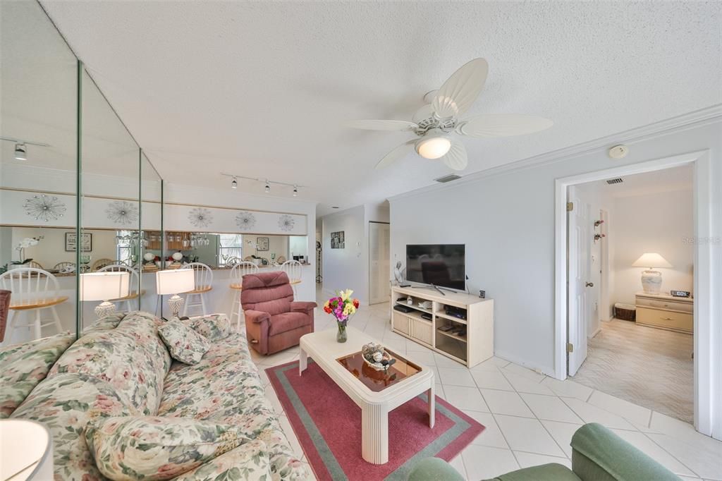 For Sale: $196,777 (2 beds, 2 baths, 865 Square Feet)