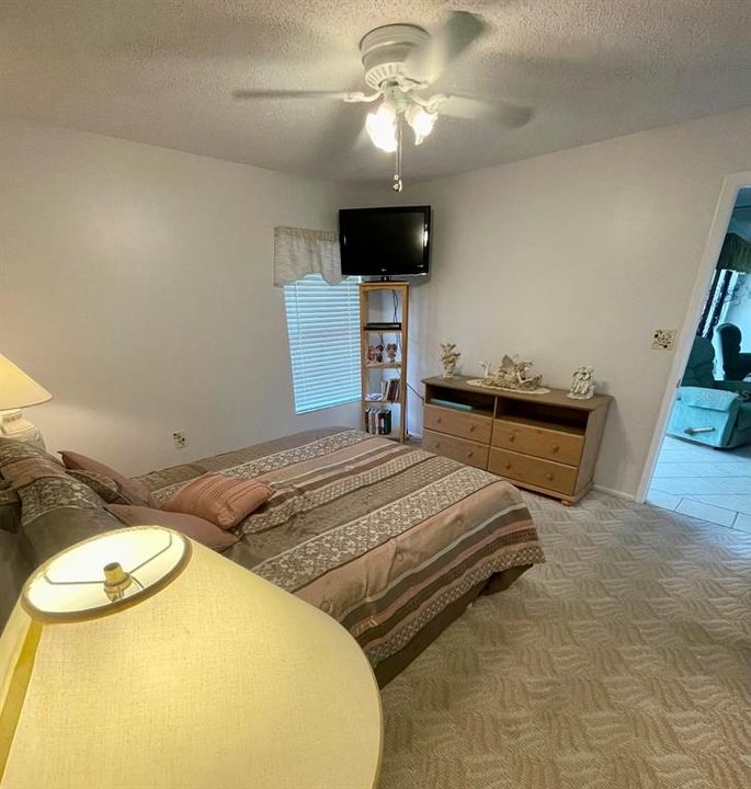 For Sale: $196,777 (2 beds, 2 baths, 865 Square Feet)