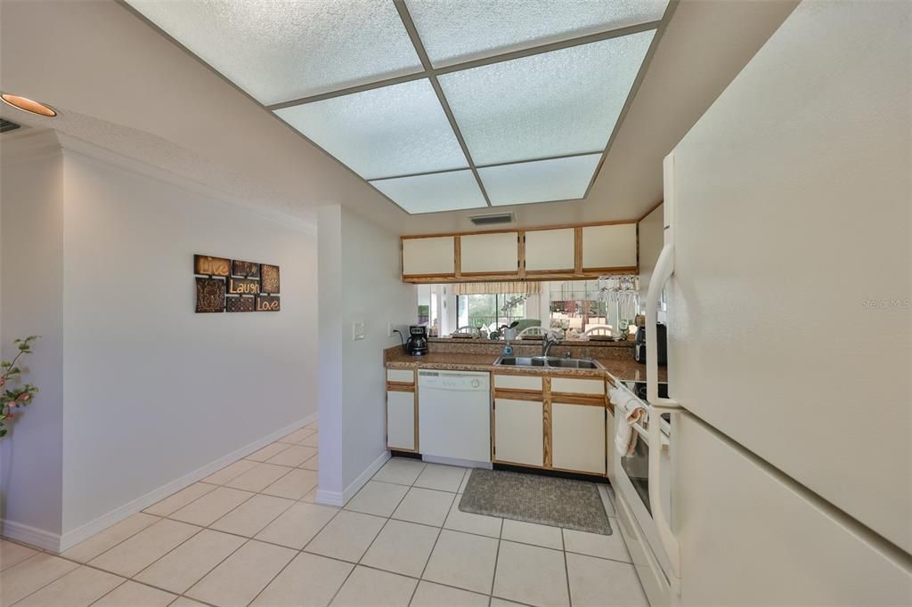 For Sale: $196,777 (2 beds, 2 baths, 865 Square Feet)