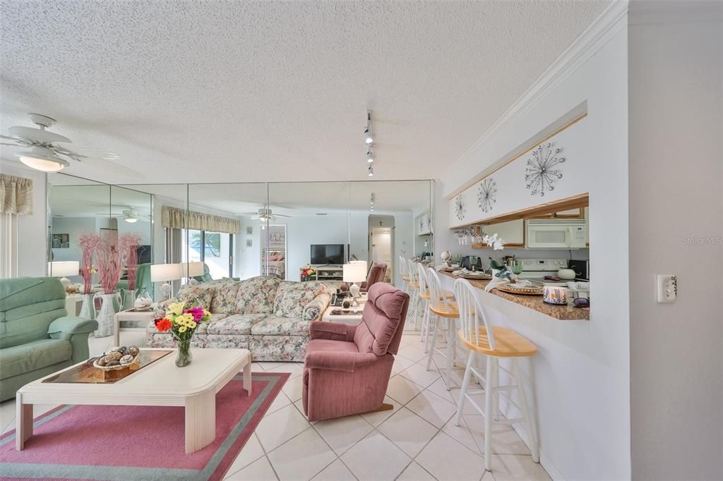 For Sale: $196,777 (2 beds, 2 baths, 865 Square Feet)