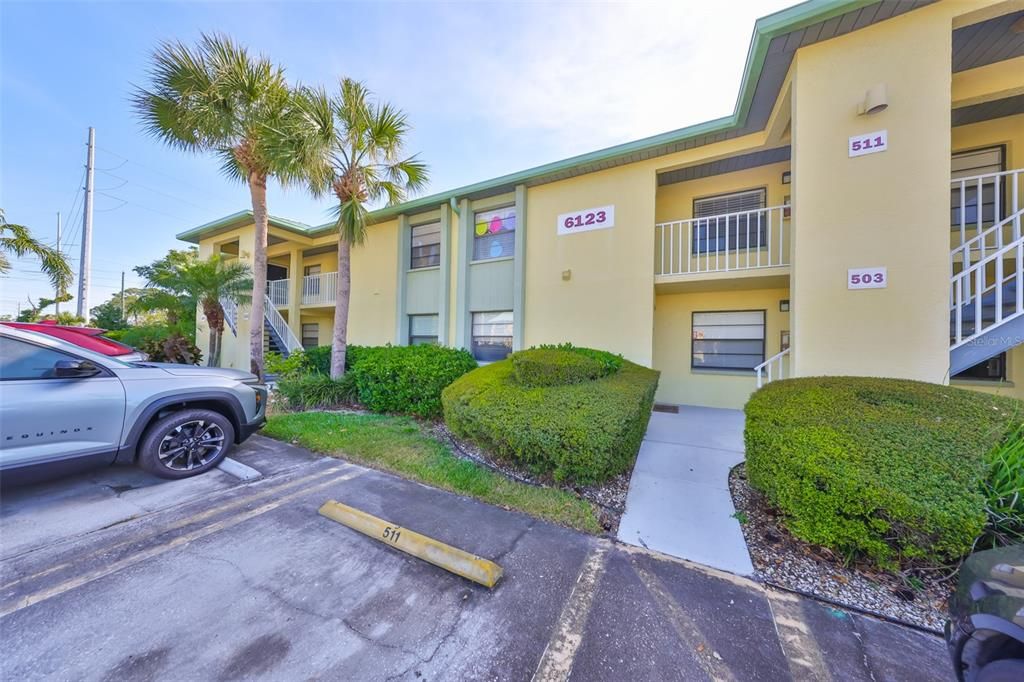 For Sale: $196,777 (2 beds, 2 baths, 865 Square Feet)