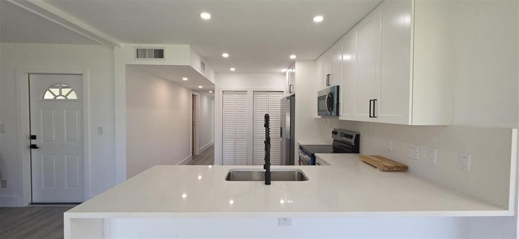 待售: $299,000 (2 贝兹, 2 浴室, 1020 平方英尺)