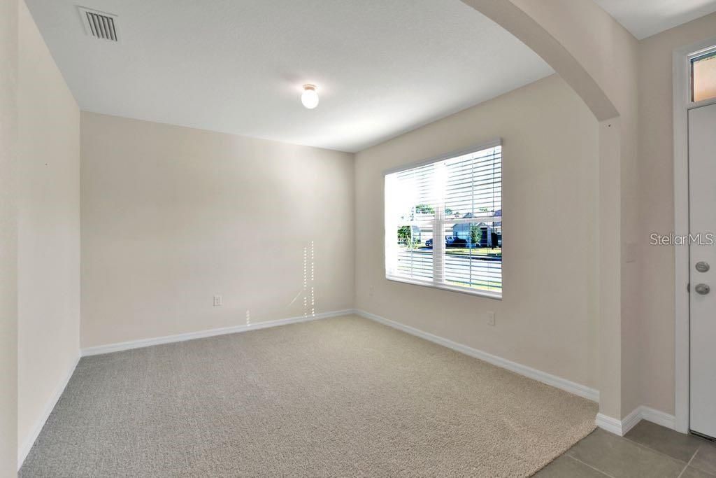 Под контрактом: $2,785 (5 спален, 3 ванн, 2604 Квадратных фут)