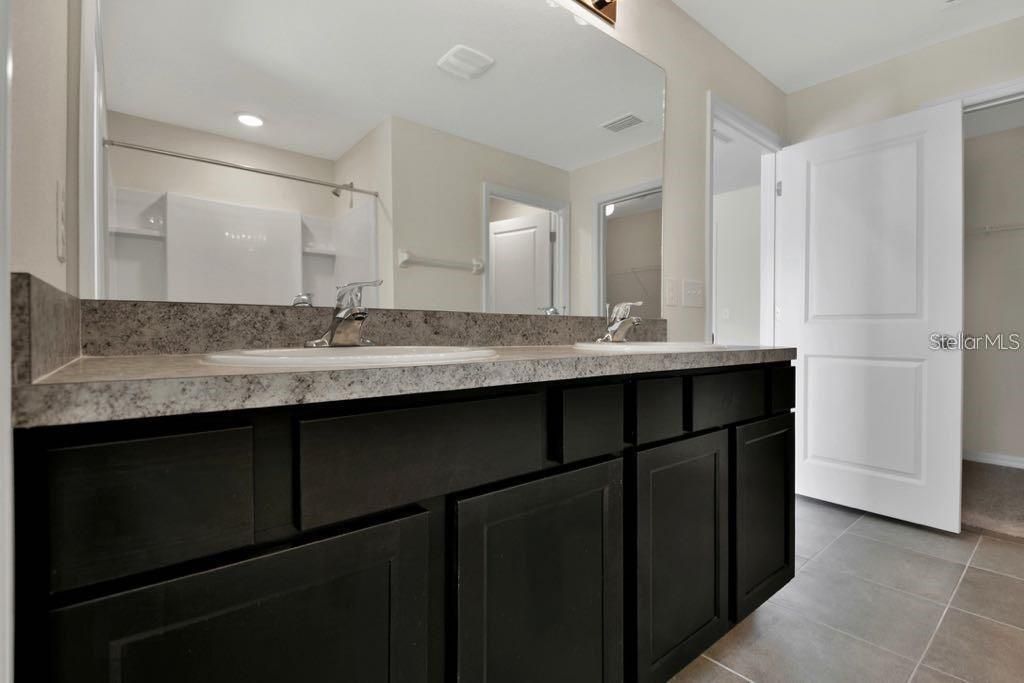 Под контрактом: $2,785 (5 спален, 3 ванн, 2604 Квадратных фут)