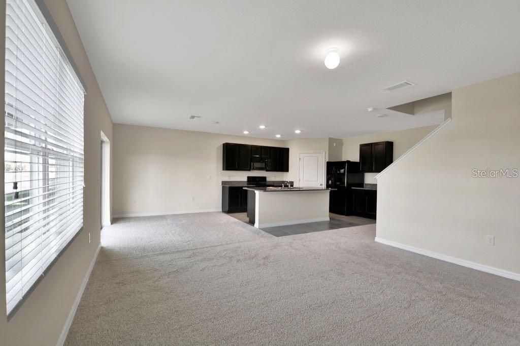 Под контрактом: $2,785 (5 спален, 3 ванн, 2604 Квадратных фут)