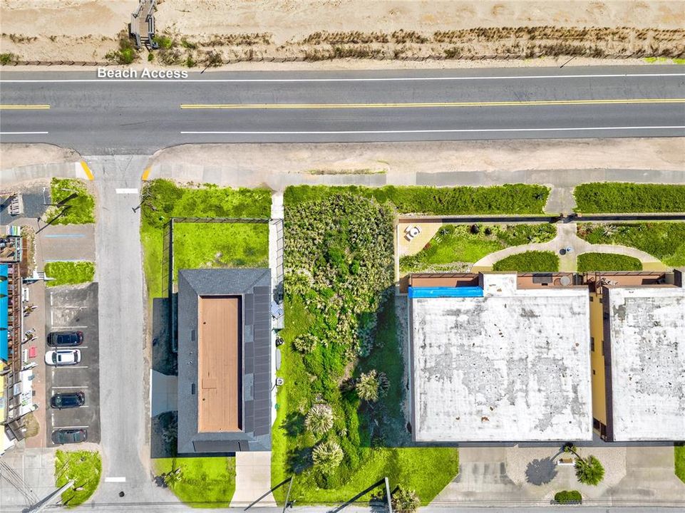 На продажу: $498,500 (0.13 acres)