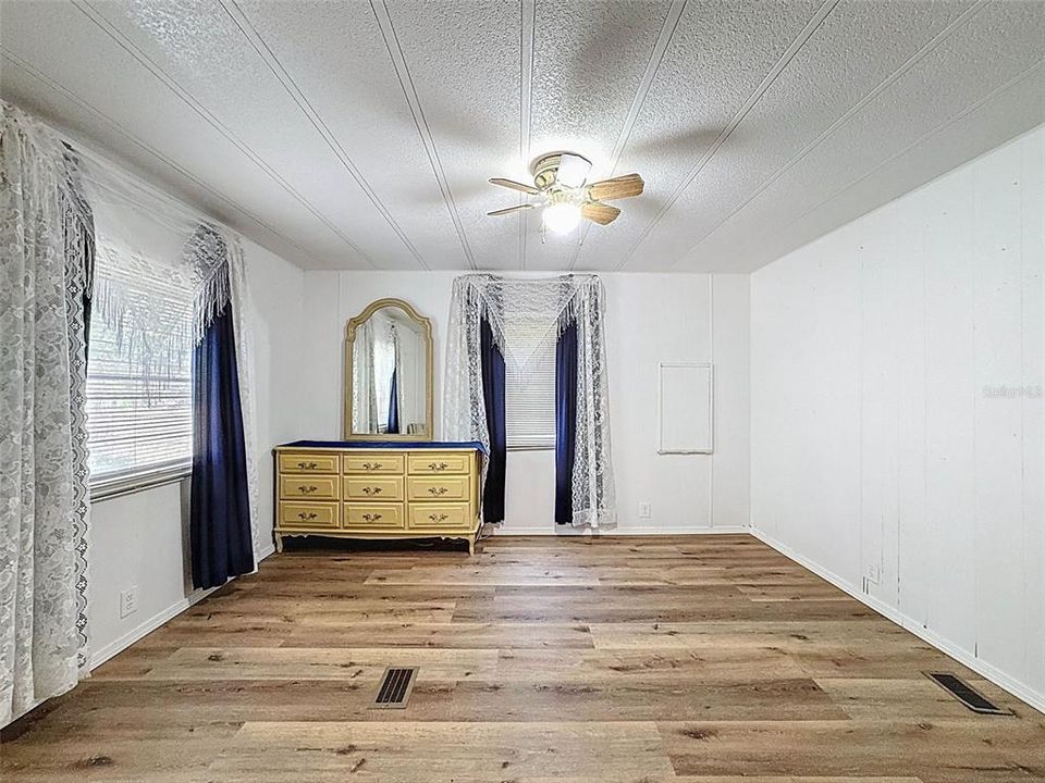 待售: $157,500 (3 贝兹, 2 浴室, 1380 平方英尺)