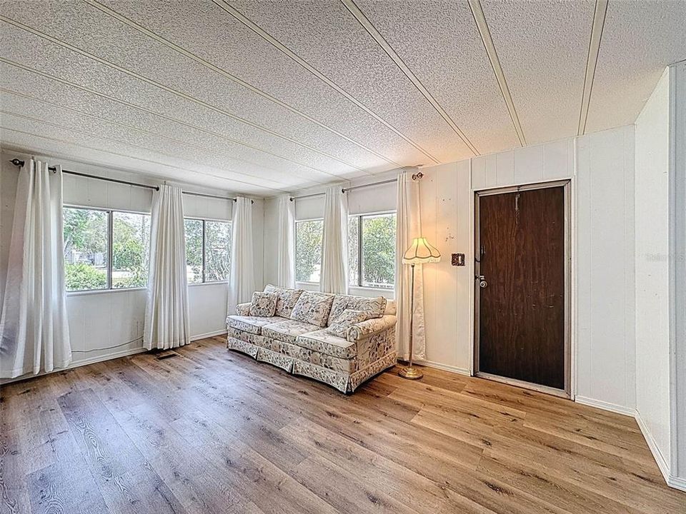 待售: $157,500 (3 贝兹, 2 浴室, 1380 平方英尺)