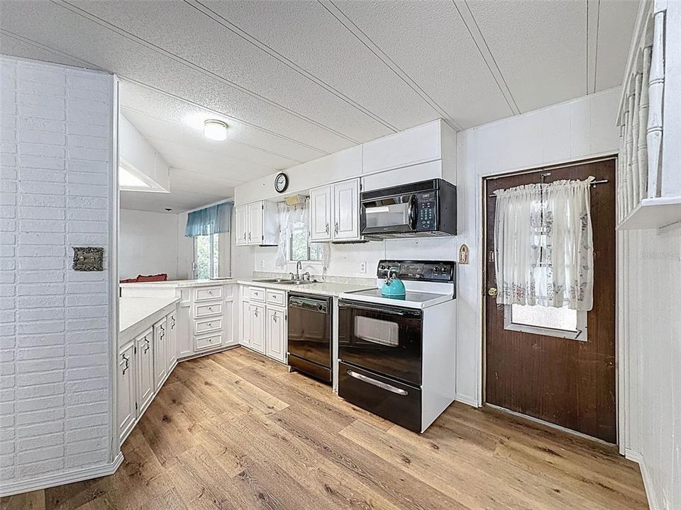 待售: $157,500 (3 贝兹, 2 浴室, 1380 平方英尺)