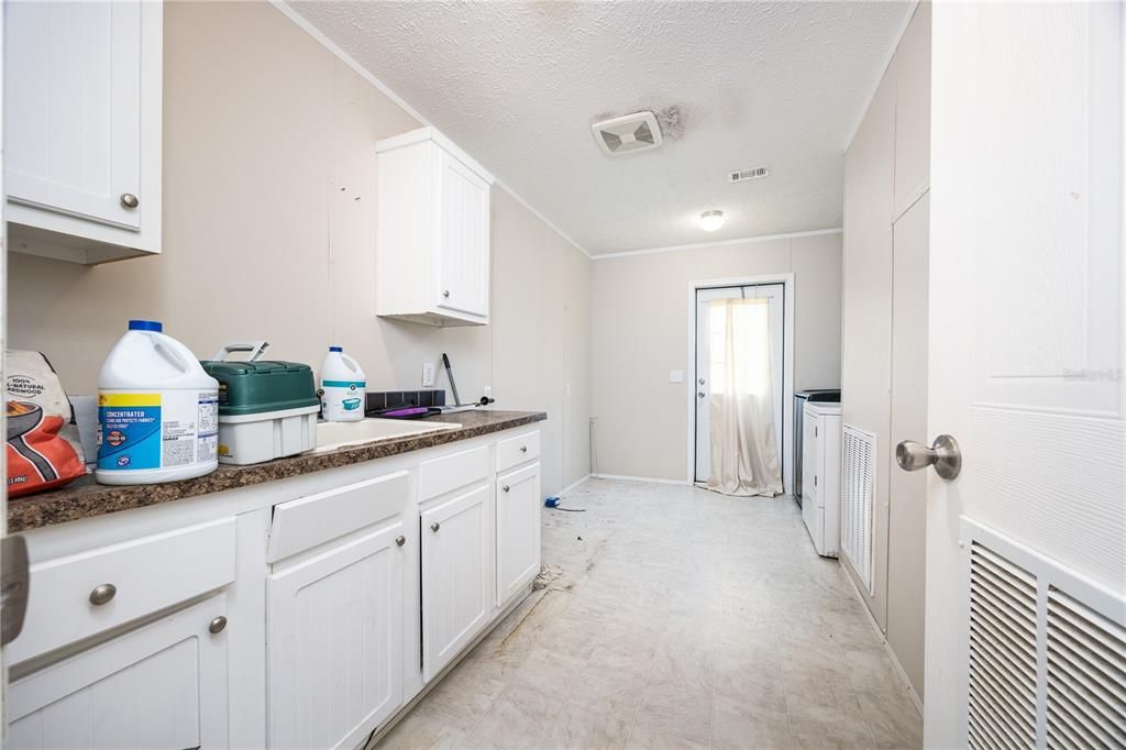 待售: $260,000 (3 贝兹, 2 浴室, 1800 平方英尺)