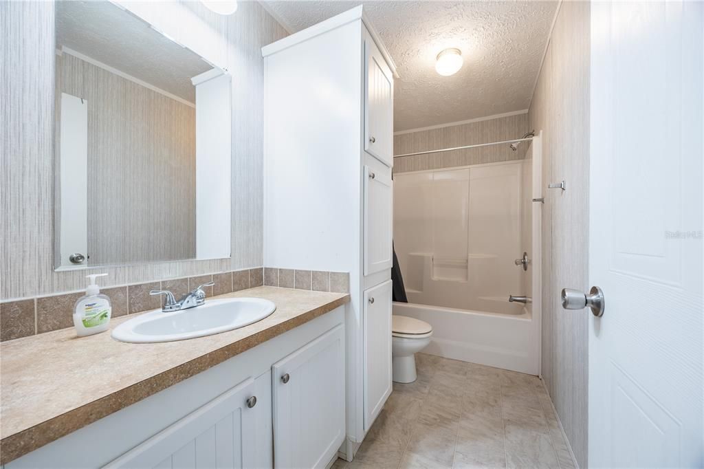 待售: $260,000 (3 贝兹, 2 浴室, 1800 平方英尺)