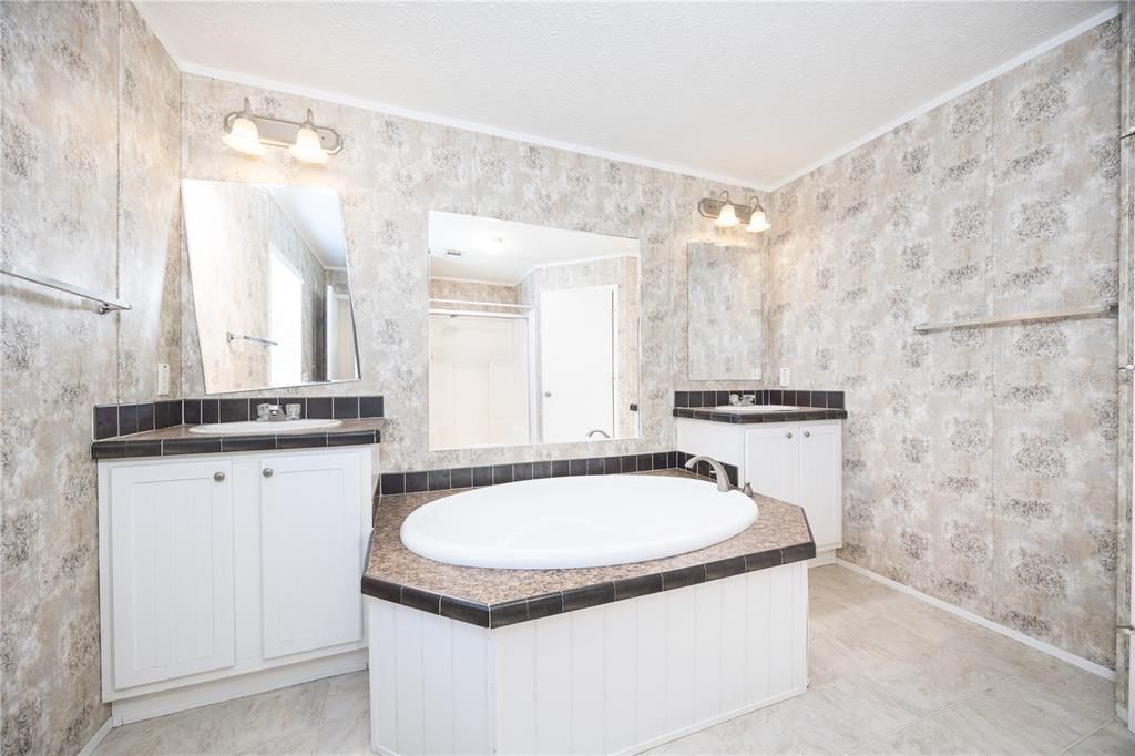 待售: $260,000 (3 贝兹, 2 浴室, 1800 平方英尺)