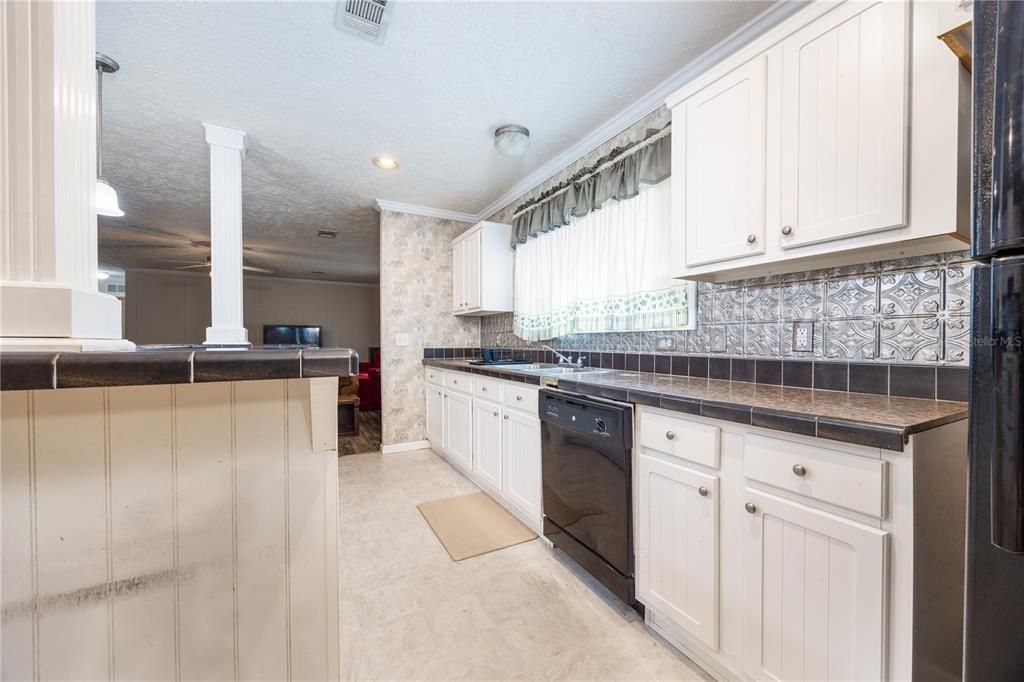 待售: $260,000 (3 贝兹, 2 浴室, 1800 平方英尺)