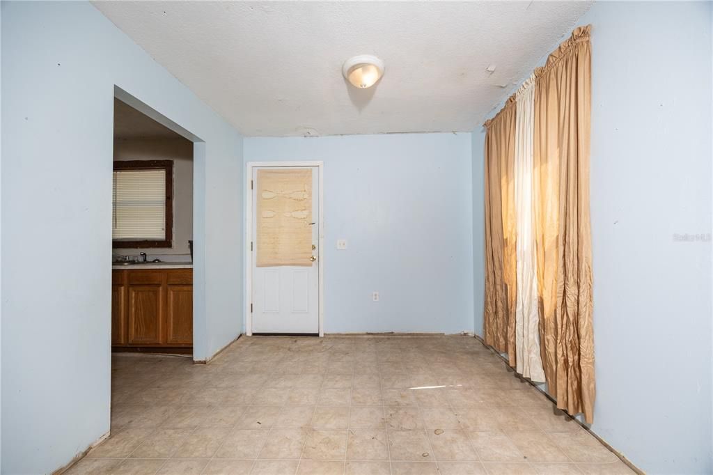 待售: $260,000 (3 贝兹, 2 浴室, 1800 平方英尺)