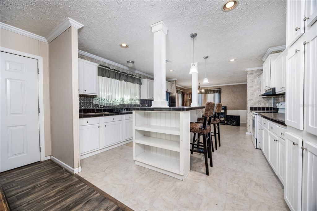 待售: $260,000 (3 贝兹, 2 浴室, 1800 平方英尺)