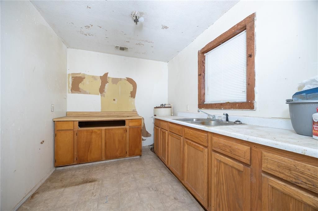 待售: $260,000 (3 贝兹, 2 浴室, 1800 平方英尺)