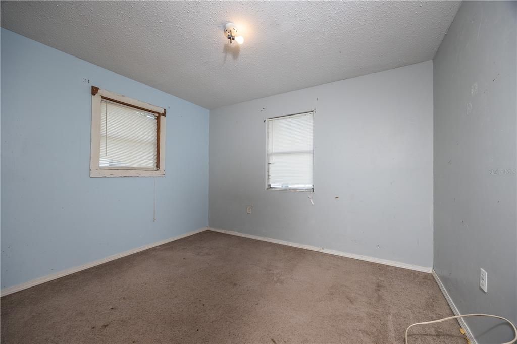 待售: $260,000 (3 贝兹, 2 浴室, 1800 平方英尺)