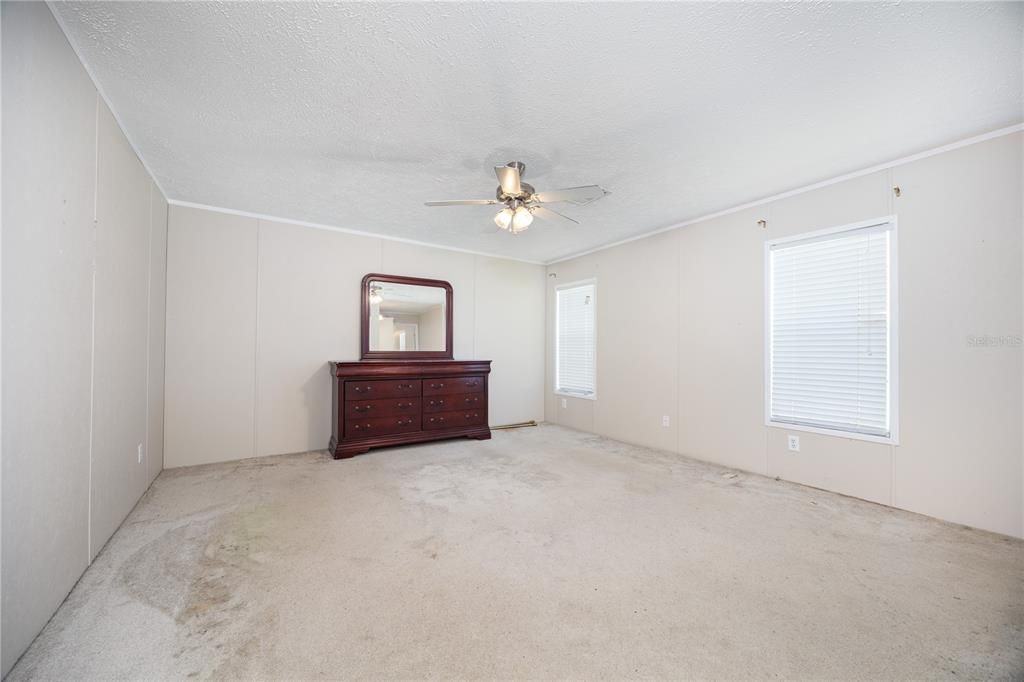 待售: $260,000 (3 贝兹, 2 浴室, 1800 平方英尺)