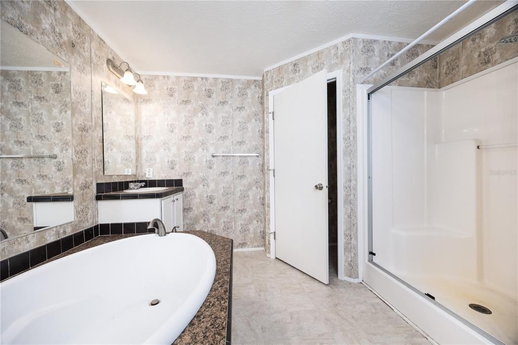 待售: $260,000 (3 贝兹, 2 浴室, 1800 平方英尺)