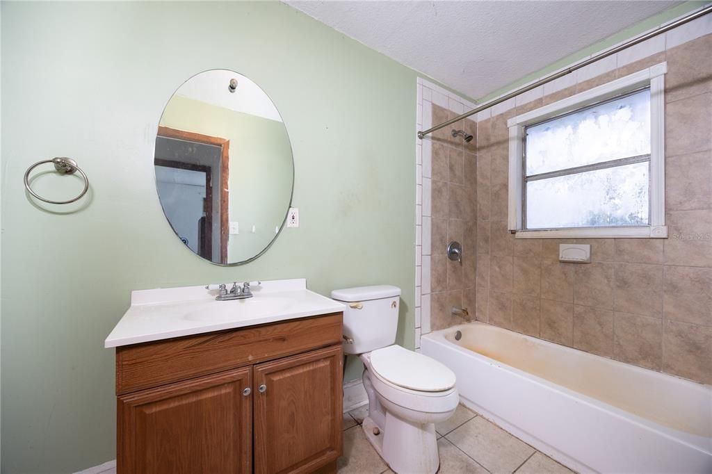 待售: $260,000 (3 贝兹, 2 浴室, 1800 平方英尺)