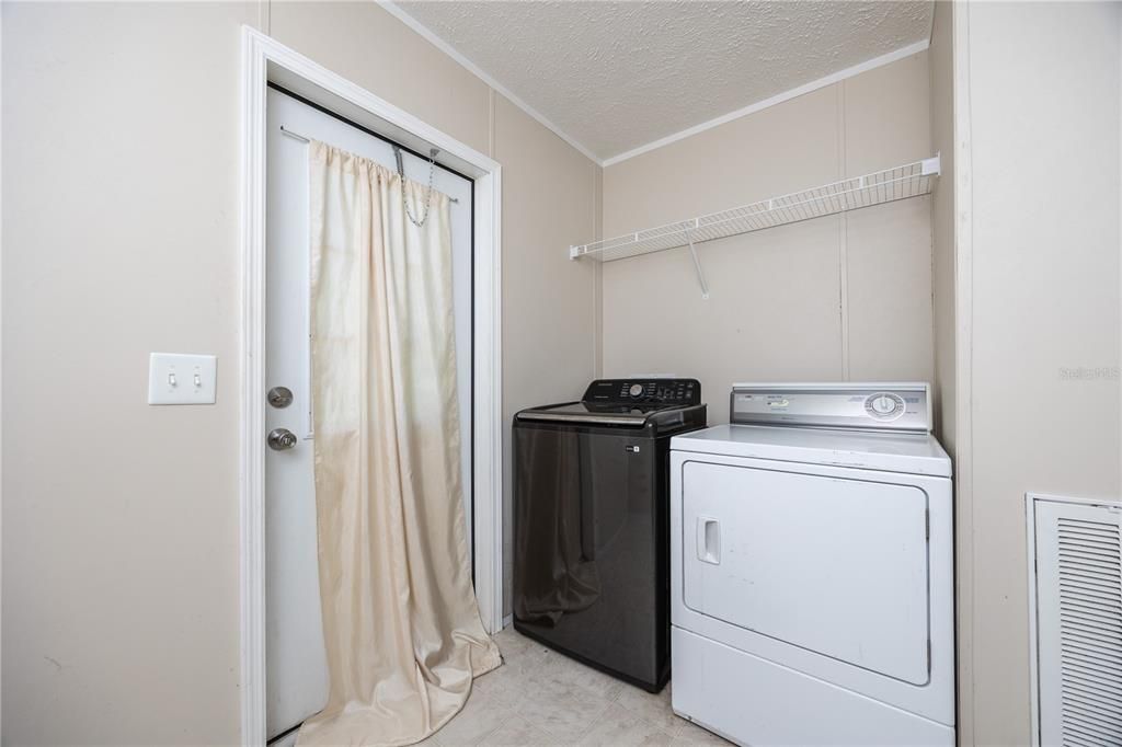 待售: $260,000 (3 贝兹, 2 浴室, 1800 平方英尺)