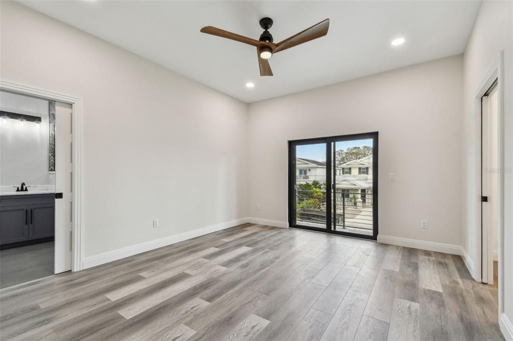 For Sale: $1,999,999 (5 beds, 3 baths, 3634 Square Feet)