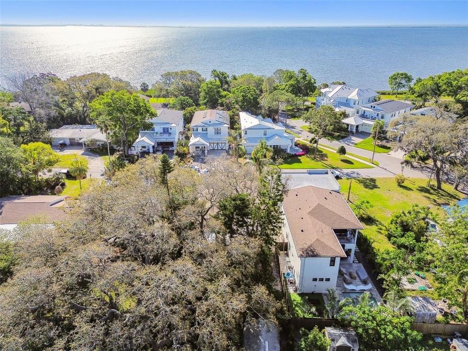 For Sale: $1,999,999 (5 beds, 3 baths, 3634 Square Feet)