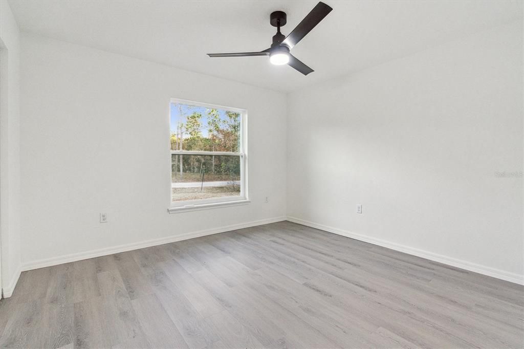 Activo con contrato: $225,900 (3 camas, 2 baños, 1394 Pies cuadrados)