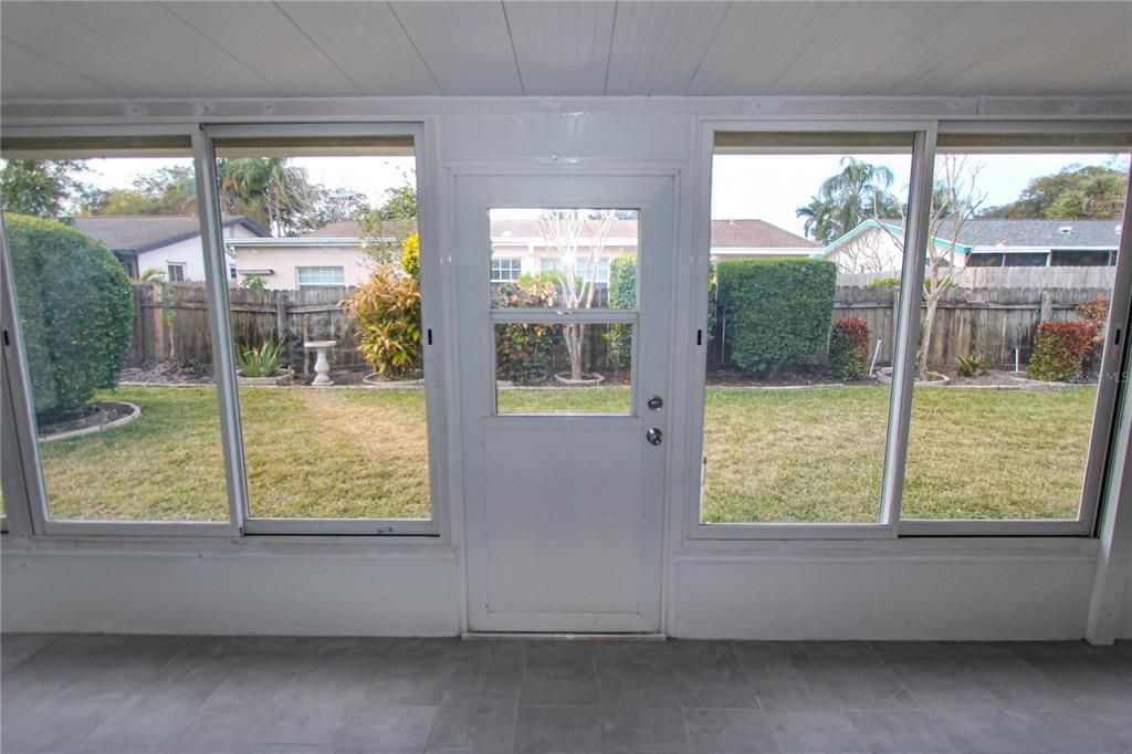 Active With Contract: $2,950 (3 beds, 2 baths, 1573 Square Feet)
