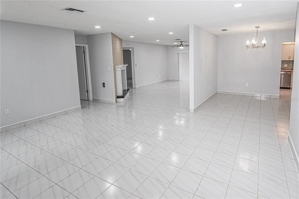 Active With Contract: $2,950 (3 beds, 2 baths, 1573 Square Feet)