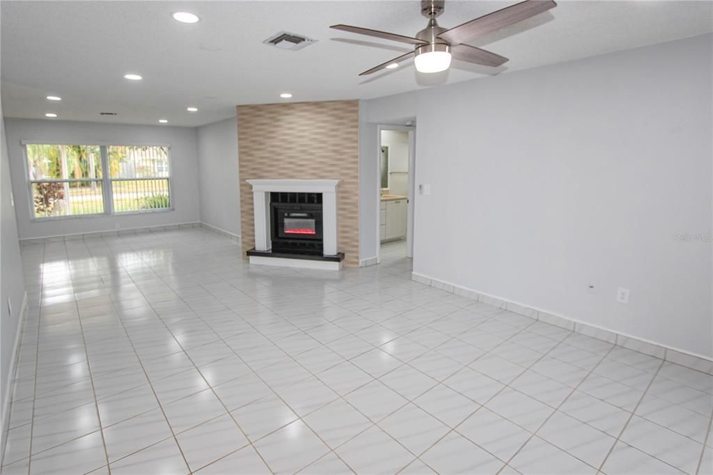 Active With Contract: $2,950 (3 beds, 2 baths, 1573 Square Feet)