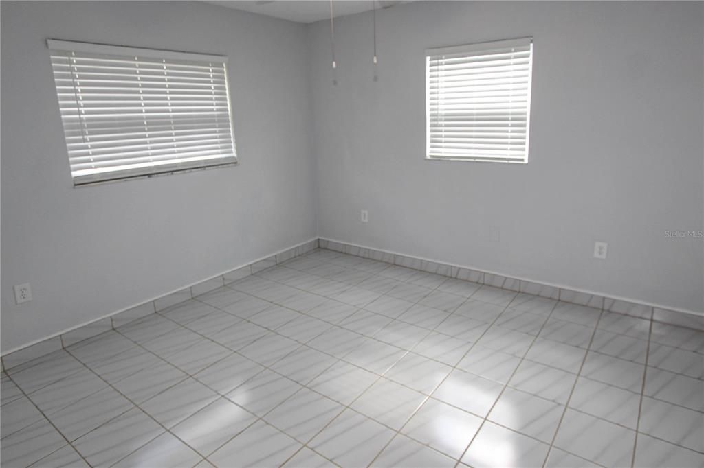 Active With Contract: $2,950 (3 beds, 2 baths, 1573 Square Feet)